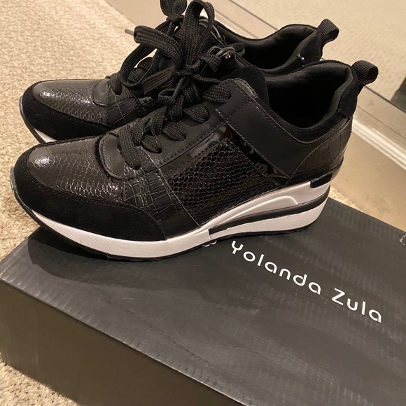 Woman’s/Girl’s Platform Shoe - Picture 1 of 5